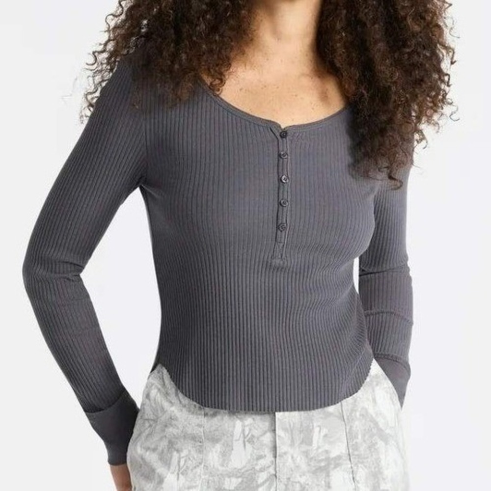 Ribbed Shirttail‎ Henley Top Y2K Vibe Scoop Neck Medium Charcoal Gray Shirt NWT